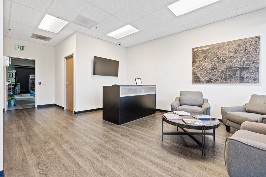 More Photos Of 28294-28310 Constellation Rd, Valencia Light Distribution For Sale
