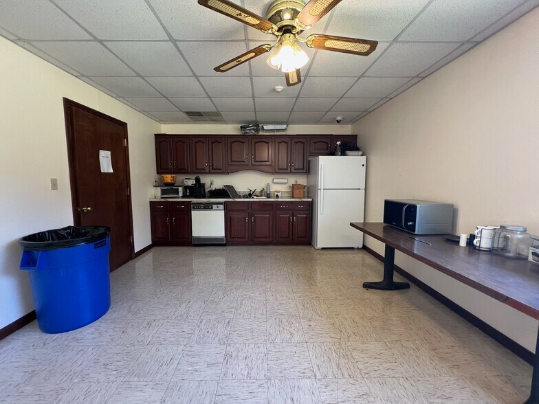 More Photos Of 104 Centre Ct, Radford Warehouse For Sale