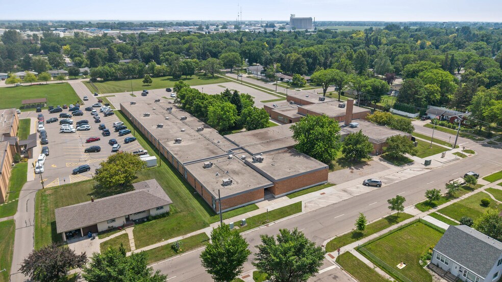 More Photos Of 1110 S 14th St, Moorhead Specialty For Sale