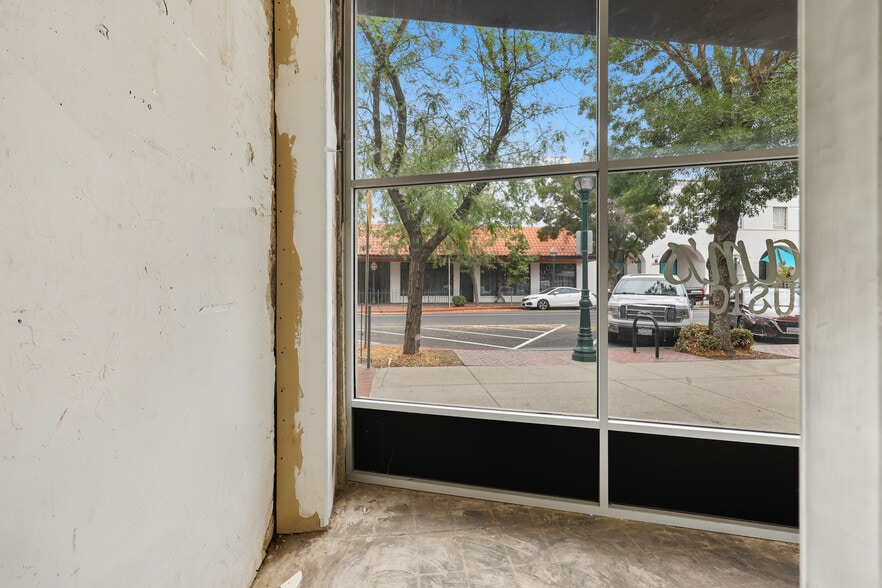 More Photos Of 328-332 W Main St, Merced Storefront For Lease
