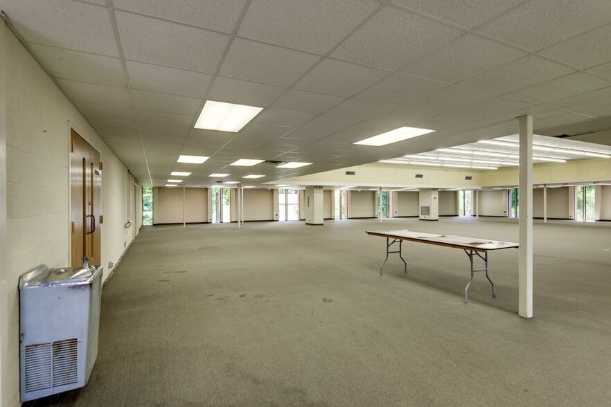 More Photos Of 305 E Hunt St, Dickson Office For Sale