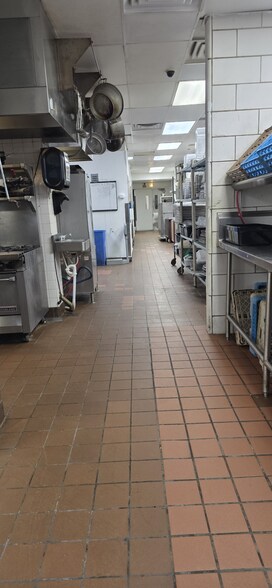 More Photos Of 640 Fountain Rd, Plymouth Meeting Hotel For Lease