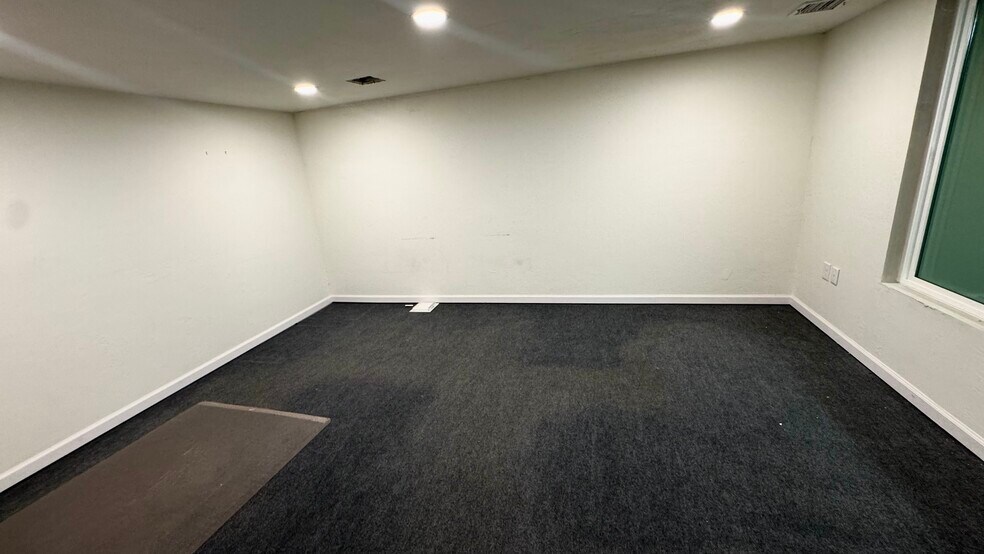 More Photos Of 308 W State Highway 152, Mustang Light Distribution For Lease