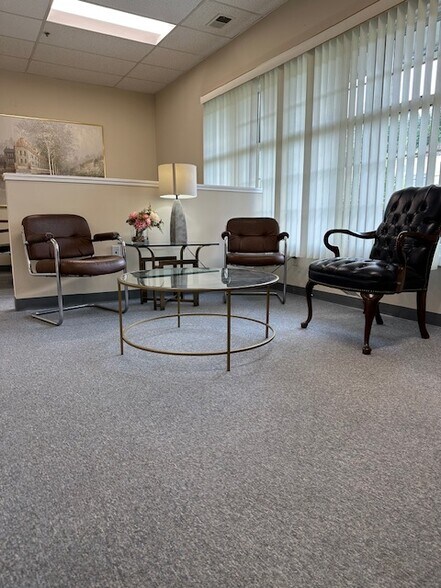 More Photos Of 75 Berlin Rd, Cromwell Medical For Lease