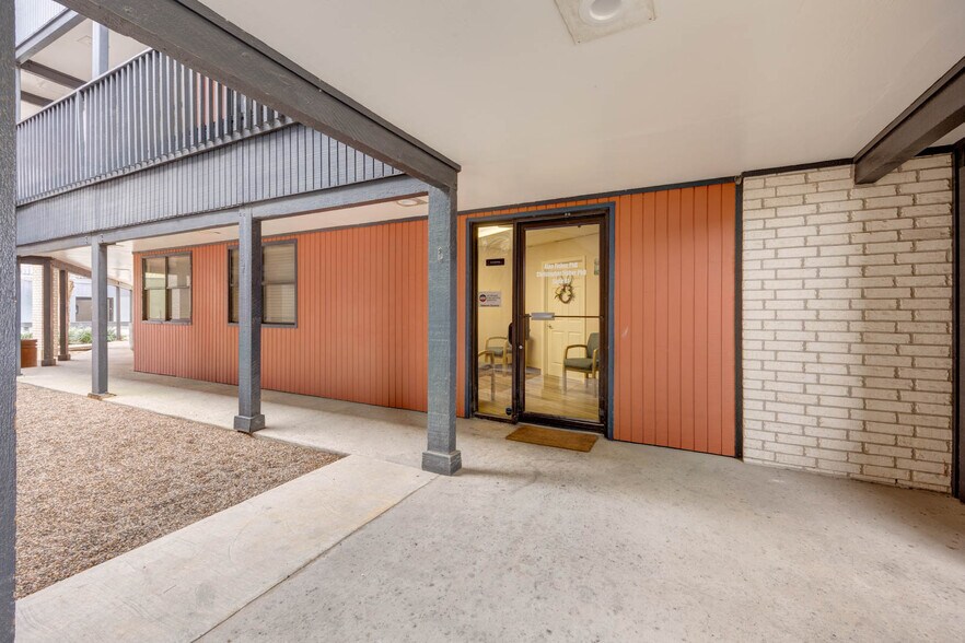 More Photos Of 700-H Everhart Rd, Corpus Christi Office For Sale