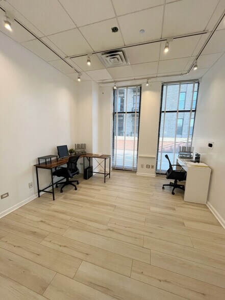 More Photos Of 325-333 N Des Plaines St, Chicago Apartments For Lease