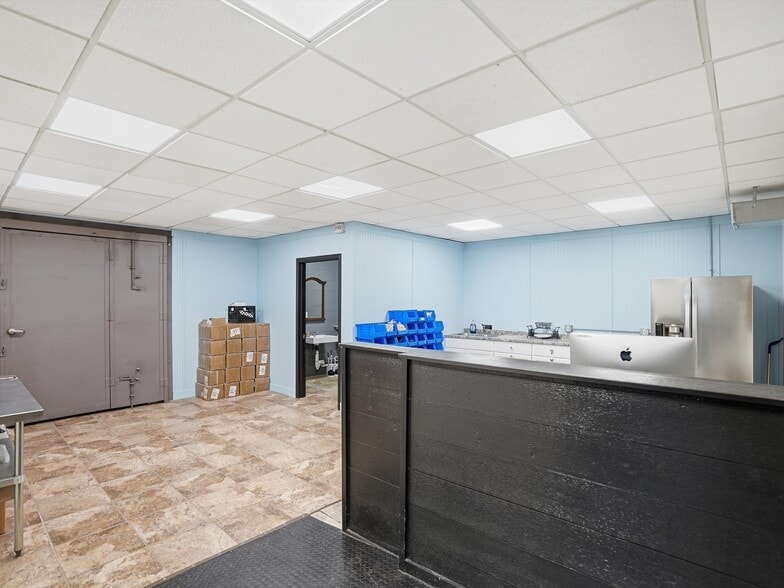 More Photos Of 20903 Dequindre Rd, Hazel Park Warehouse For Lease