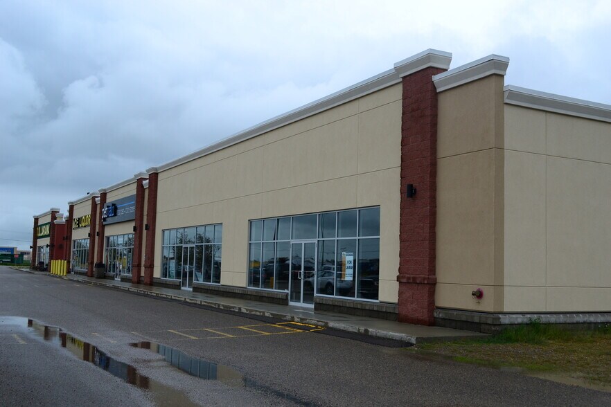 More Photos Of 3420 47 Ave, Sylvan Lake Unknown For Lease