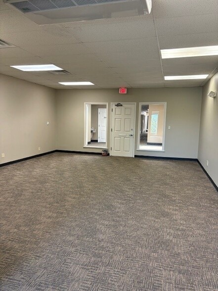 More Photos Of 15301 W 87th Street Pky, Lenexa Medical For Lease