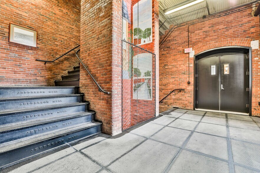 More Photos Of 670 N Commercial St, Manchester Apartments For Lease
