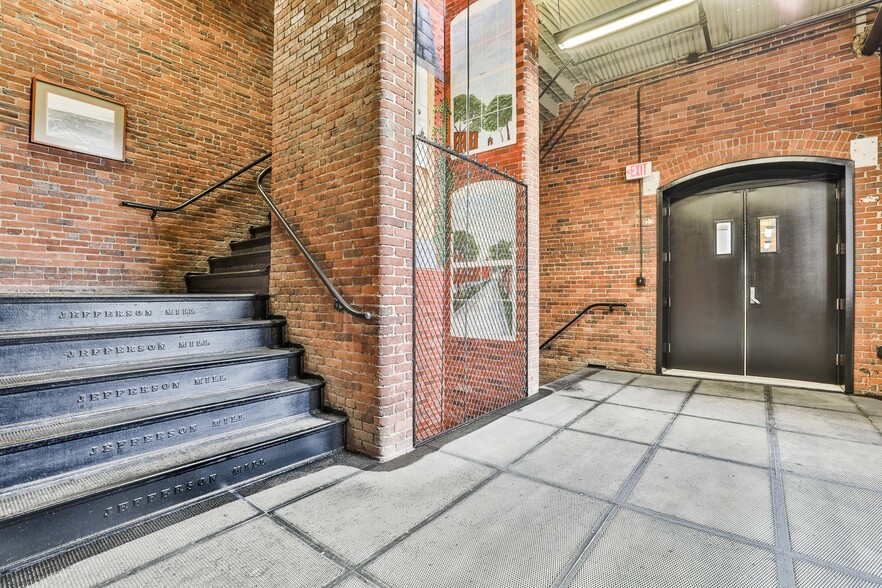 More Photos Of 670 N Commercial St, Manchester Apartments For Lease
