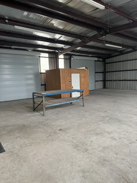 More Photos Of 1025 Ravia Rd, Sulphur Warehouse For Lease