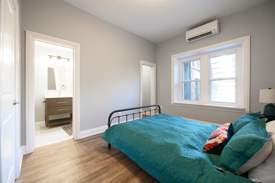 More Photos Of 148 James St S, Hamilton Storefront Retail Residential For Sale