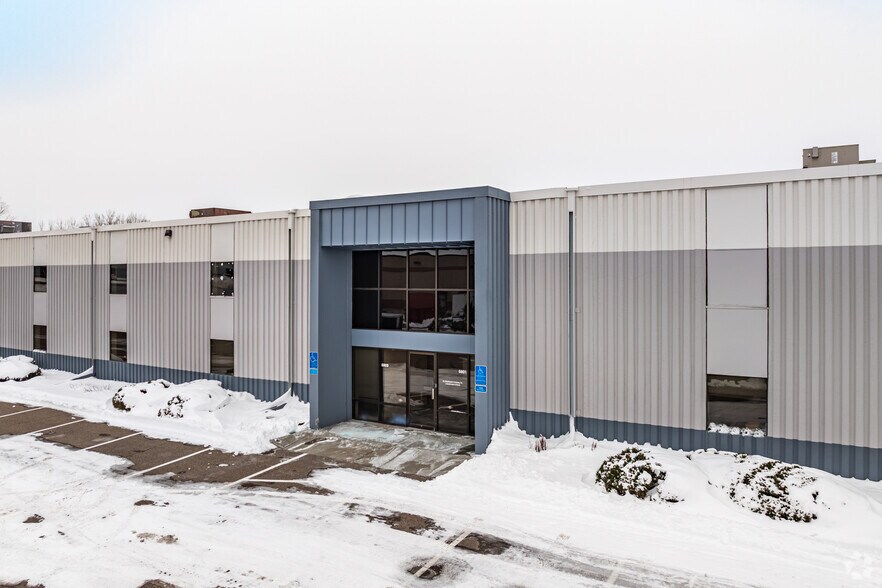 More Photos Of 6801-6813 Shady Oak Rd, Eden Prairie Distribution For Lease