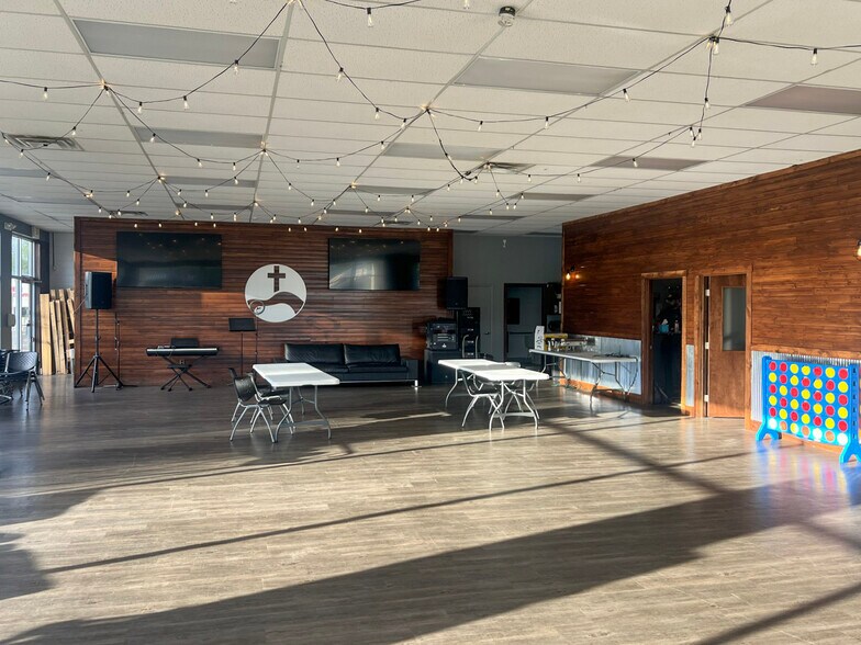 More Photos Of 703-707 W Superior St, Wayland Freestanding For Lease