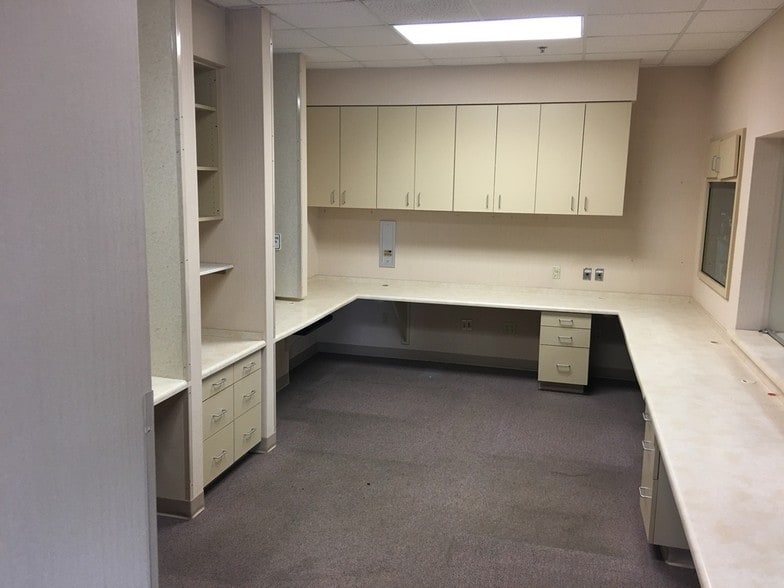 More Photos Of 1312 Professional Blvd, Evansville Medical For Sale