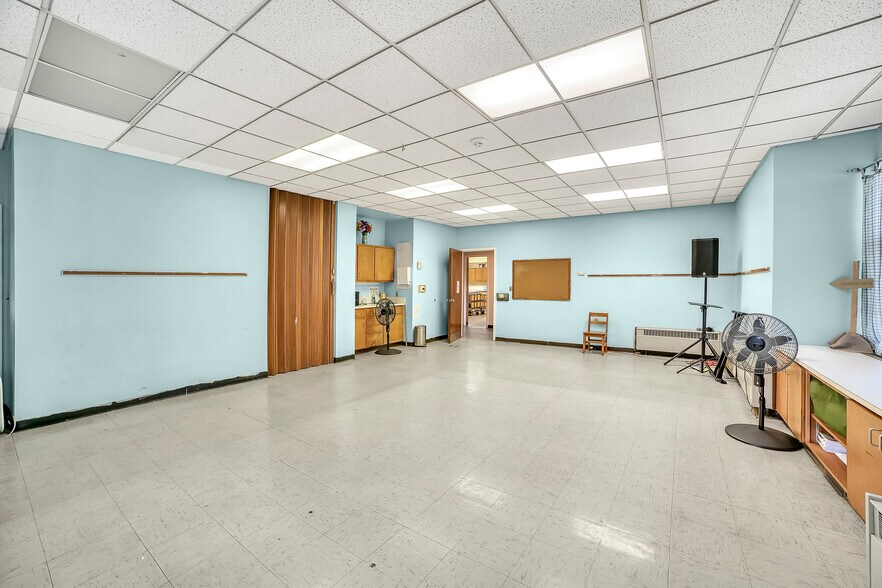 More Photos Of 132 W High St, Somerville Religious Facility For Sale