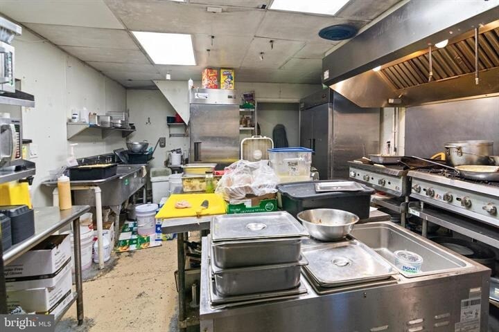 More Photos Of 2112 Fleet St, Baltimore Bar For Sale
