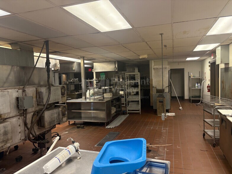 More Photos Of 234 N Wooster Rd, Barberton Restaurant For Sale