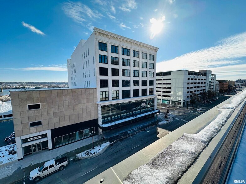 More Photos Of 113 SW Adams St, Peoria Office For Sale