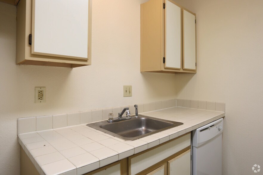 More Photos Of 805 NE Kane Dr, Gresham Apartments For Sale