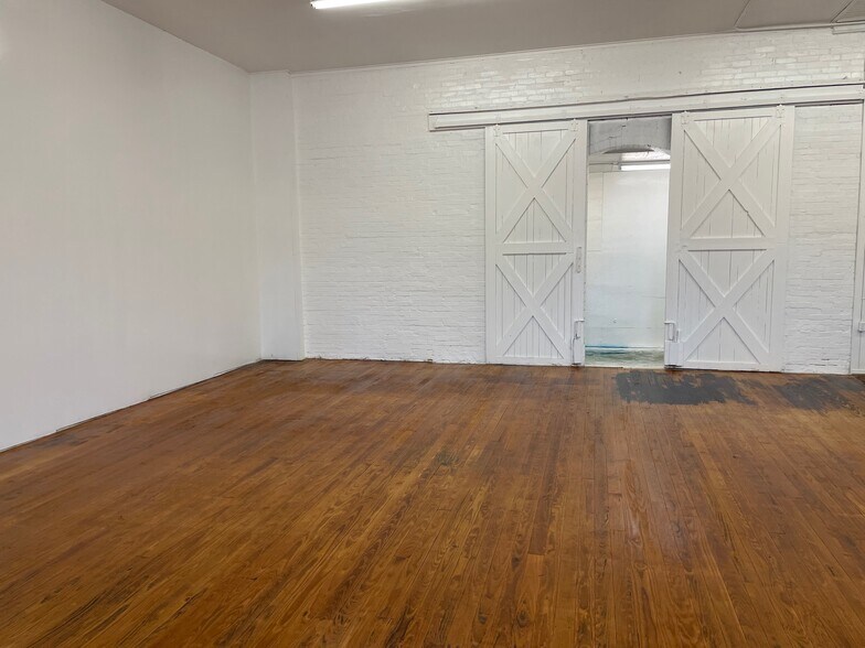 More Photos Of 200-232 W New Braunfels St, Seguin Warehouse For Lease