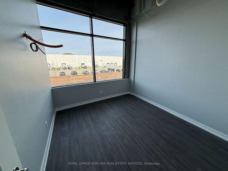 More Photos Of 760 Laurentian Dr, Burlington Showroom For Sale