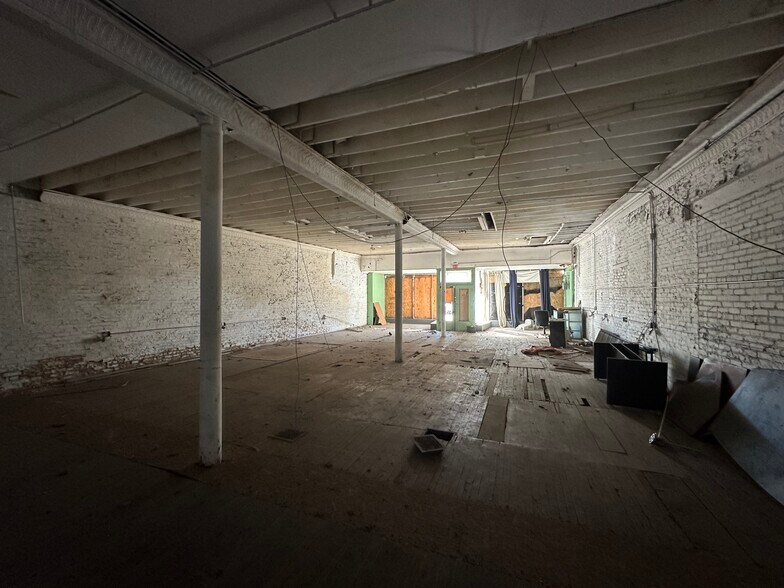 More Photos Of 512 E 47th St, Chicago Storefront Retail Office For Sale