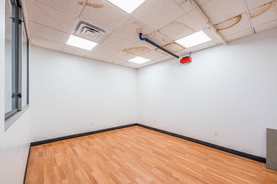 More Photos Of 12909 26th Ave, Flushing Office For Sale