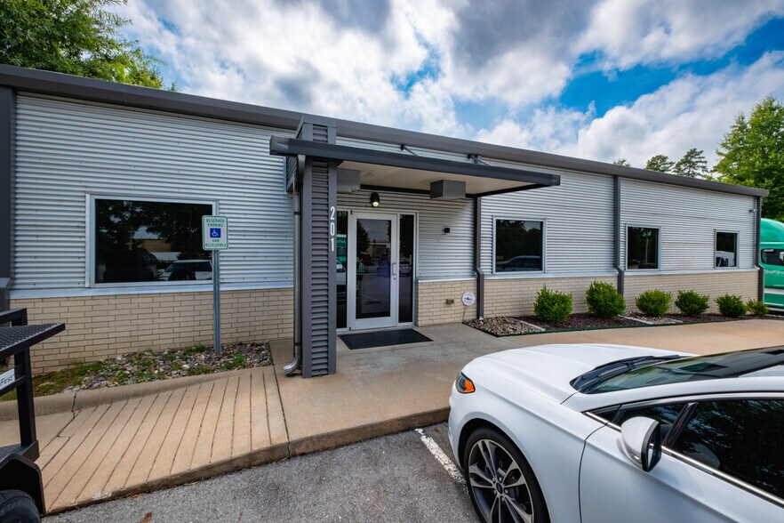More Photos Of 201 Murphy Dr, Maumelle Research And Development For Lease