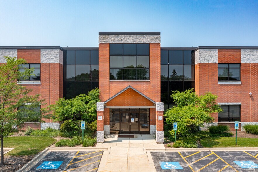 More Photos Of 1500 S Lakeside Dr, Bannockburn Office For Lease