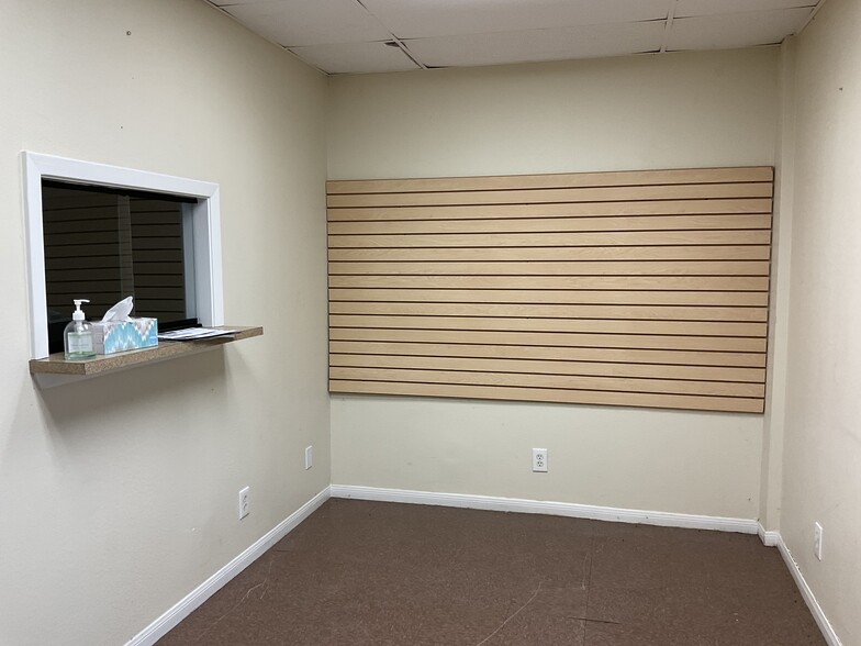 More Photos Of 200 N Broadway St, La Porte Warehouse For Lease