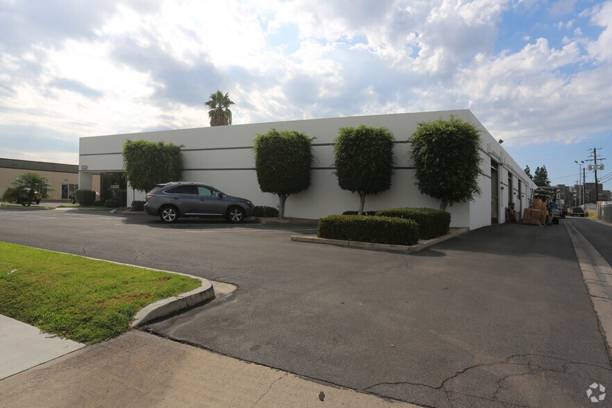 More Photos Of 1178 N Grove St, Anaheim Manufacturing For Lease
