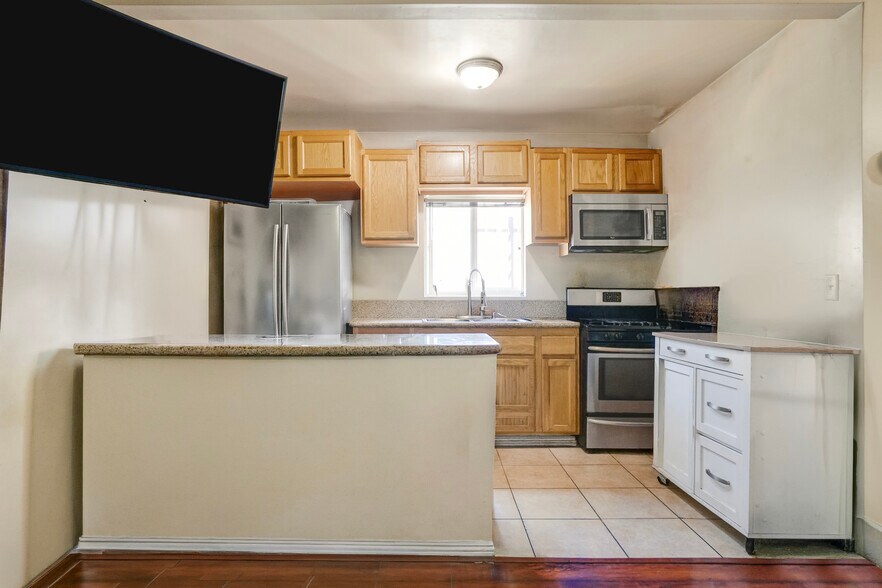 More Photos Of 11850 Hawthorne Blvd, Hawthorne Storefront Retail Residential For Sale