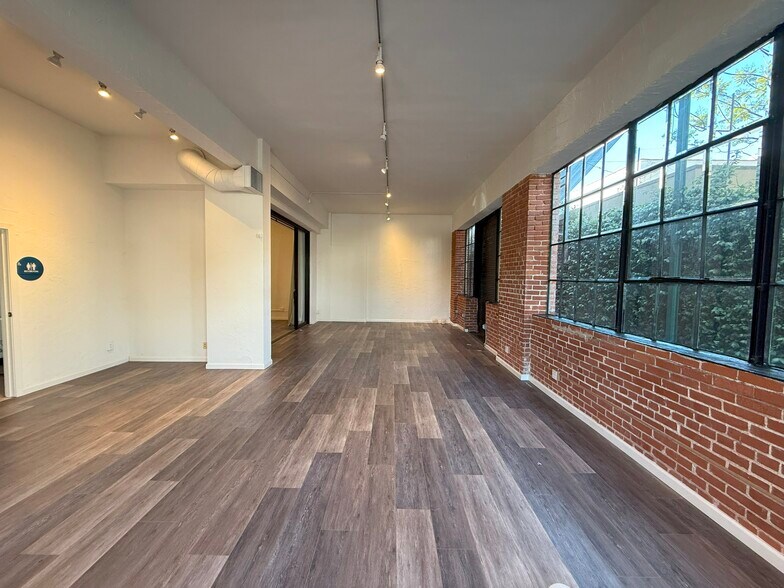 More Photos Of 2823-211 Main St, Santa Monica Loft Creative Space For Lease