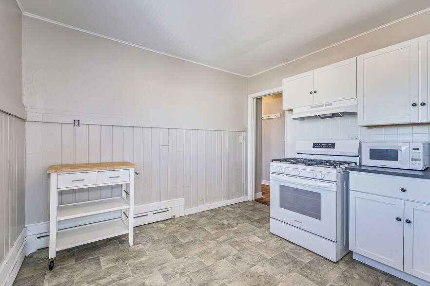 More Photos Of 609-611 N Dale St N, Saint Paul Storefront Retail Residential For Sale