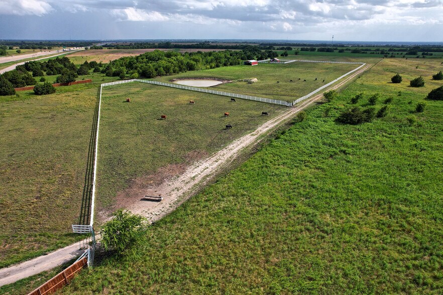 More Photos Of 6882 N Interstate Highway 35 E, Waxahachie Land For Lease