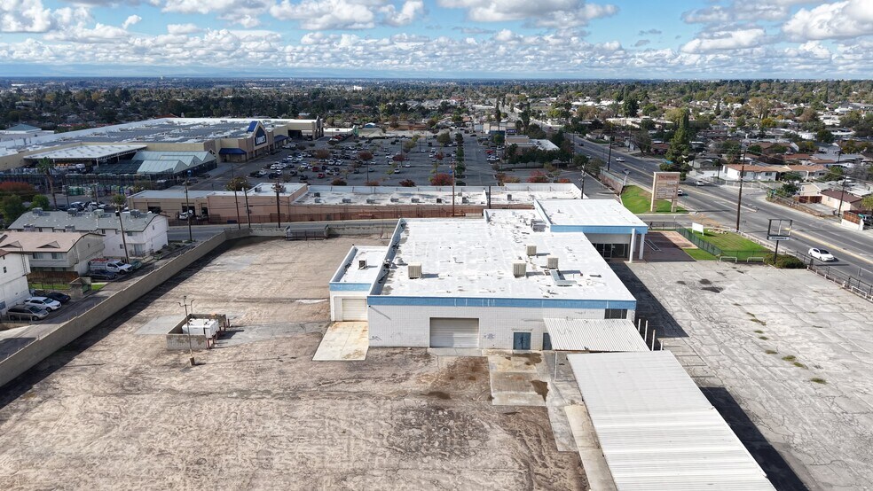 More Photos Of 1919 Columbus St, Bakersfield Warehouse For Sale