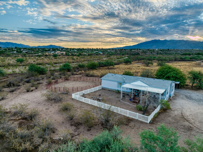 More Photos Of 9525 E Graf Ln, Tucson Horse Stables For Sale