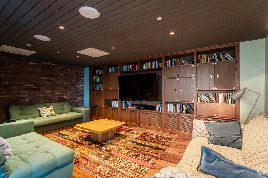 More Photos Of 2112 8th St NW, Washington Apartments For Lease