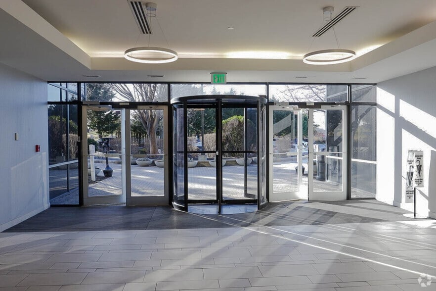 More Photos Of 900 Us Highway 9 N, Woodbridge Office For Lease