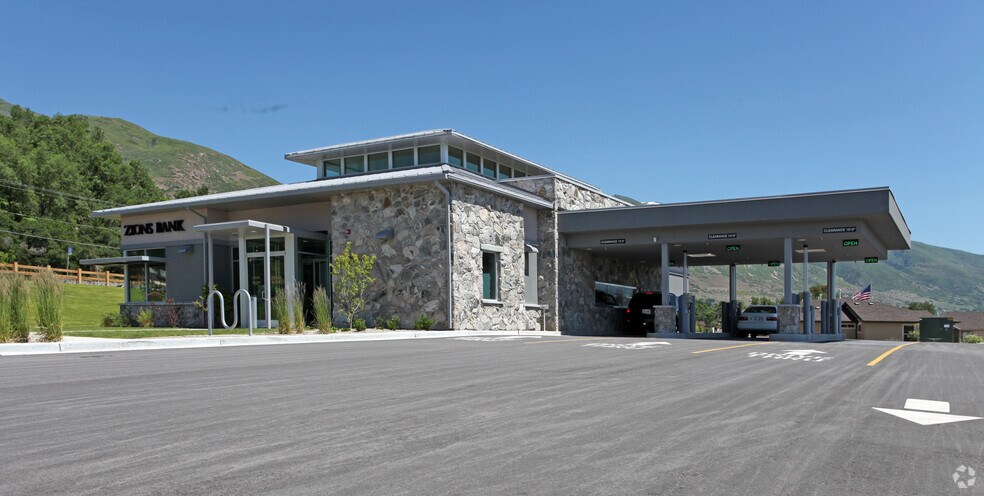 More Photos Of 1663 N Main St, Farmington Bank For Sale