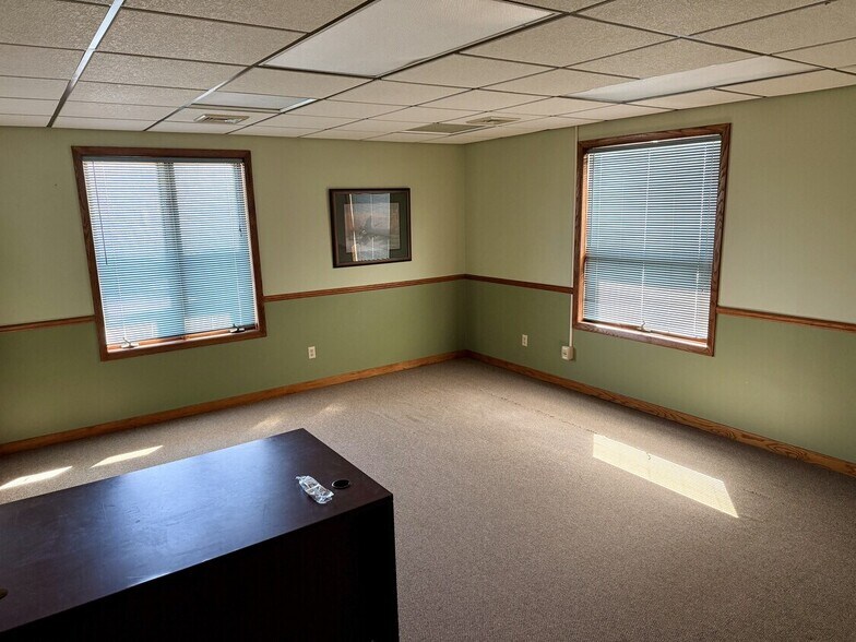 More Photos Of 5696 Highway 8, Rhinelander Flex For Sale