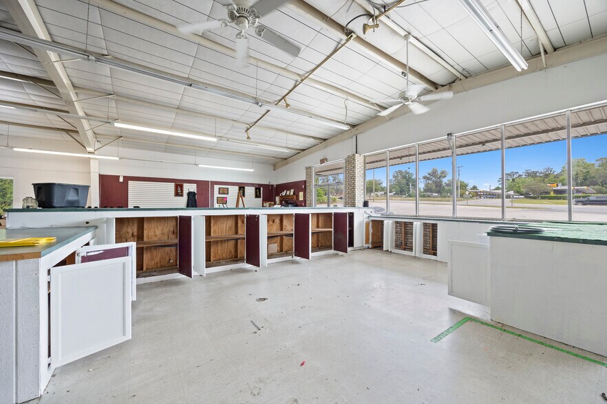 More Photos Of 1330 SW Main Blvd, Lake City Freestanding For Sale