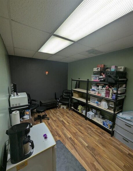 More Photos Of 533 W Main St, Princeville General Retail For Sale