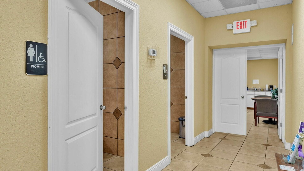 More Photos Of 415 E Main St, Bartow Office For Lease