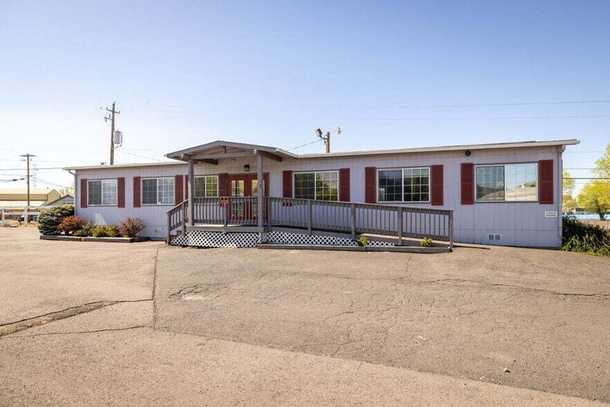 More Photos Of 3350 S 6th St, Klamath Falls Auto Dealership For Sale