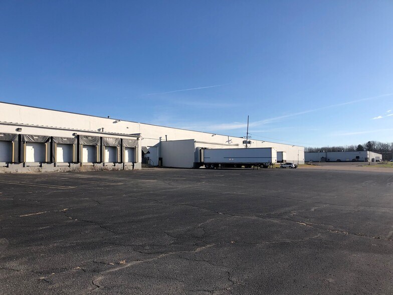 Primary Photo Of 7075 Dort Hwy, Grand Blanc Warehouse For Lease