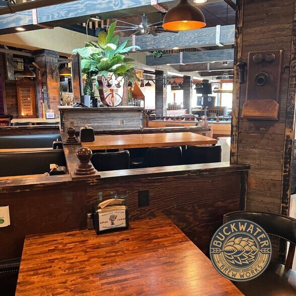 More Photos Of 213 E Main St, Carbondale Bar For Sale