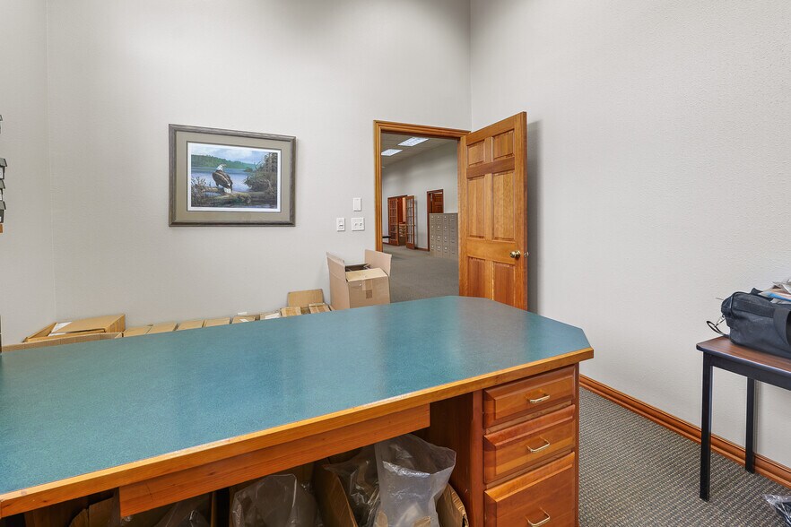 More Photos Of 1828 Park Ave, New Holstein Light Distribution For Sale